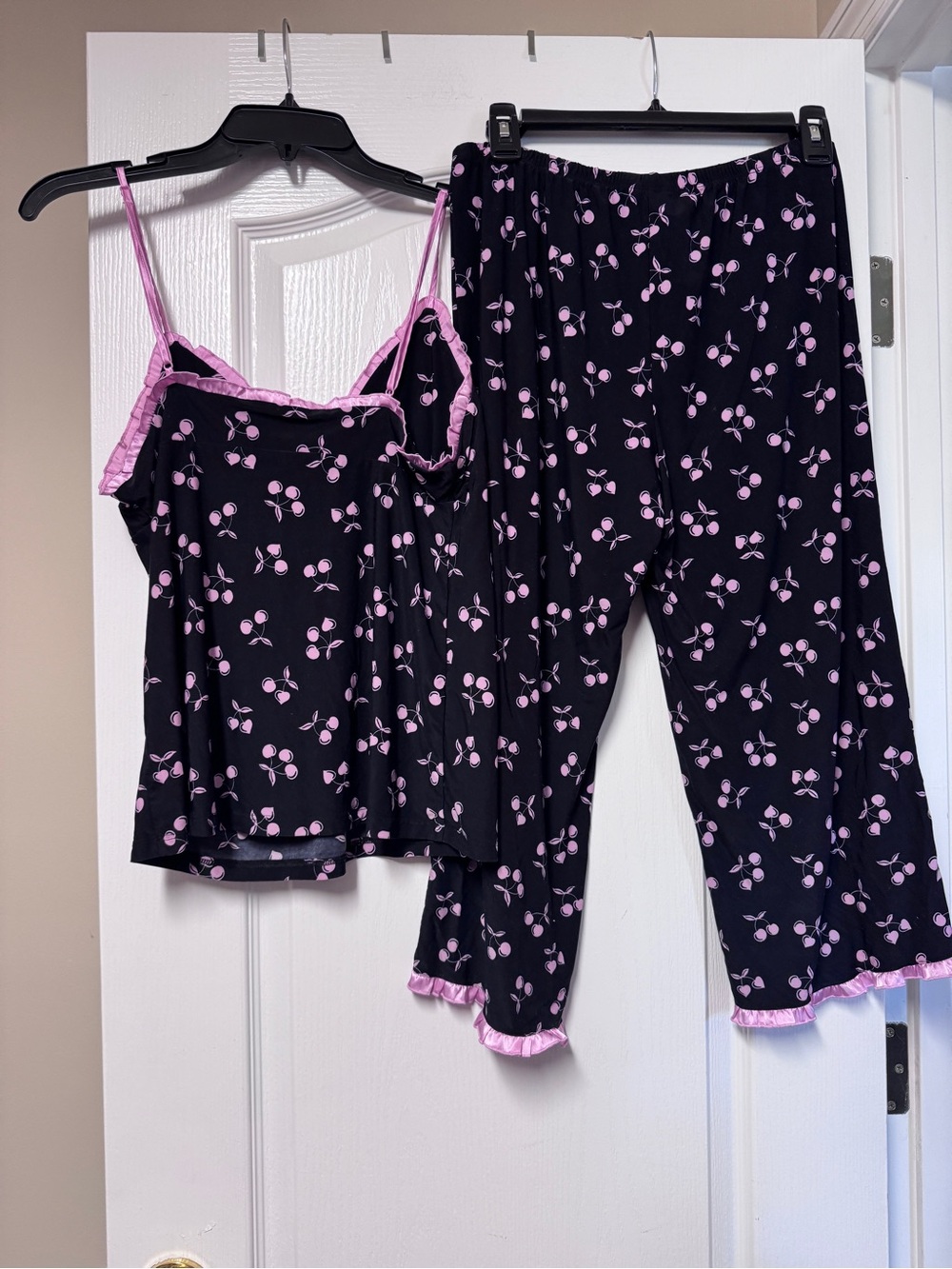 Women’s Black & Pink Cherry-Print Pajama Set - Picture 4 of 6